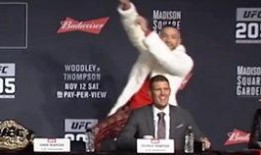 康纳最近爆料视频播放,幕后真相大曝光！