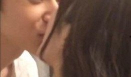 亲吻爆料小故事视频,揭秘亲吻爆料小故事