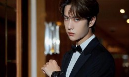 聂导爆料肖战王一博视频,肖战王一博幕后互动视频曝光，兄弟情深引热议