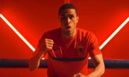 足球记者爆料李铁视频,揭秘足球场上的铁血精神与战术智慧